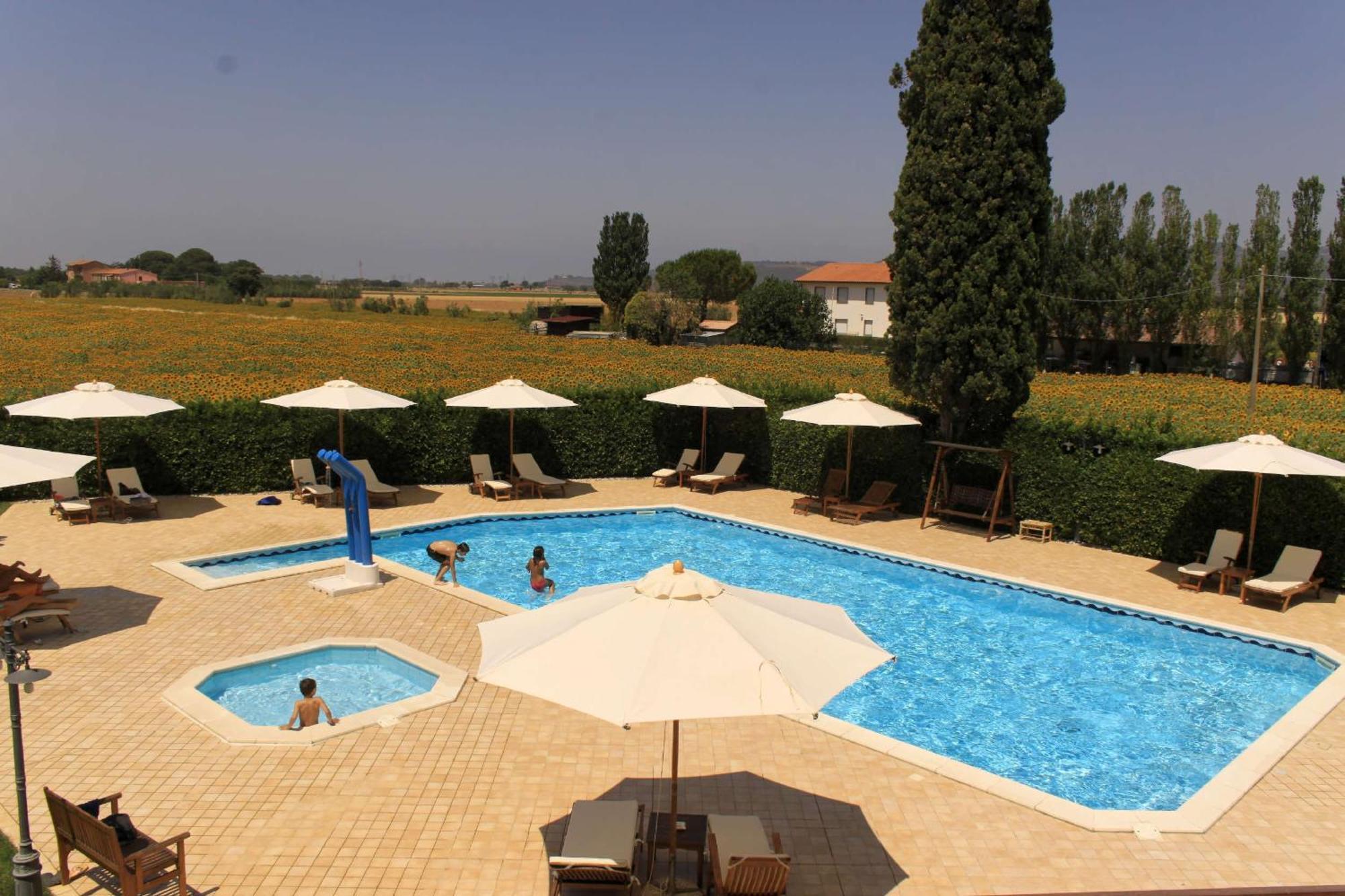 Aparthotel Podere Tre Cipressi Campiglia Marittima Exterior foto