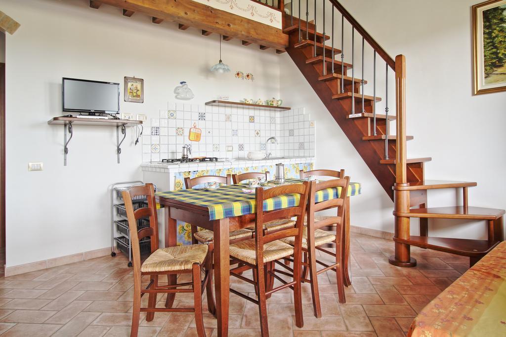 Aparthotel Podere Tre Cipressi Campiglia Marittima Exterior foto