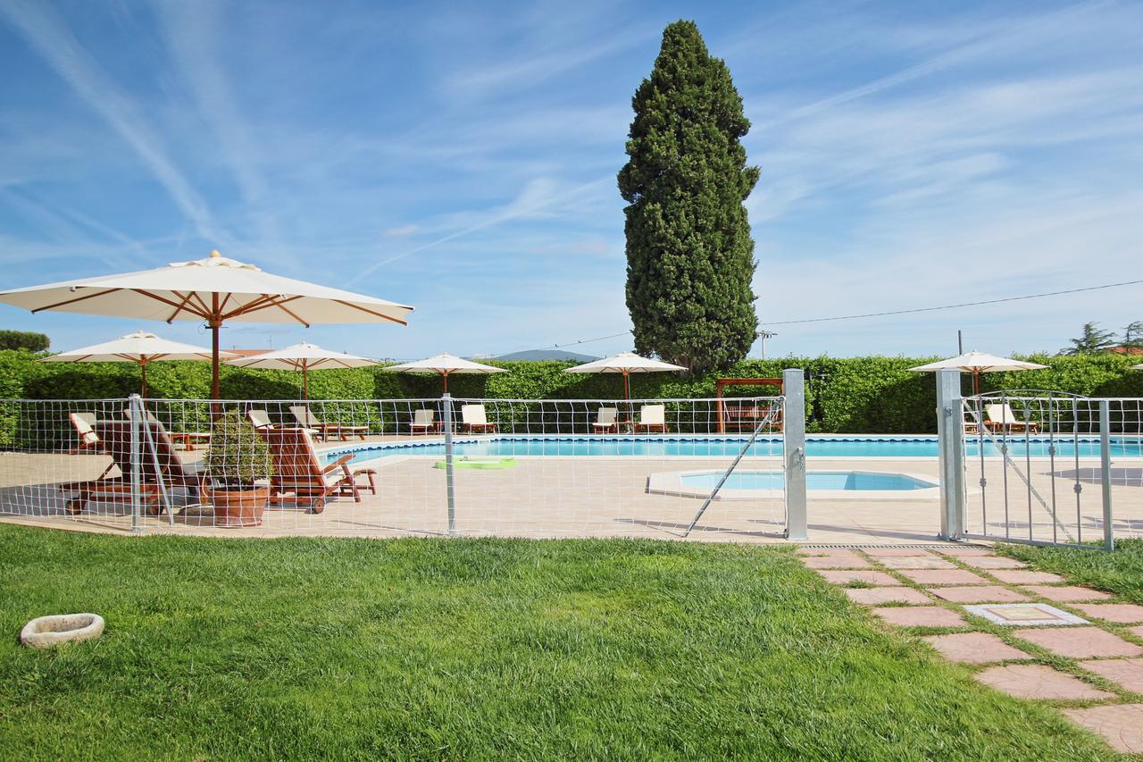 Aparthotel Podere Tre Cipressi Campiglia Marittima Exterior foto