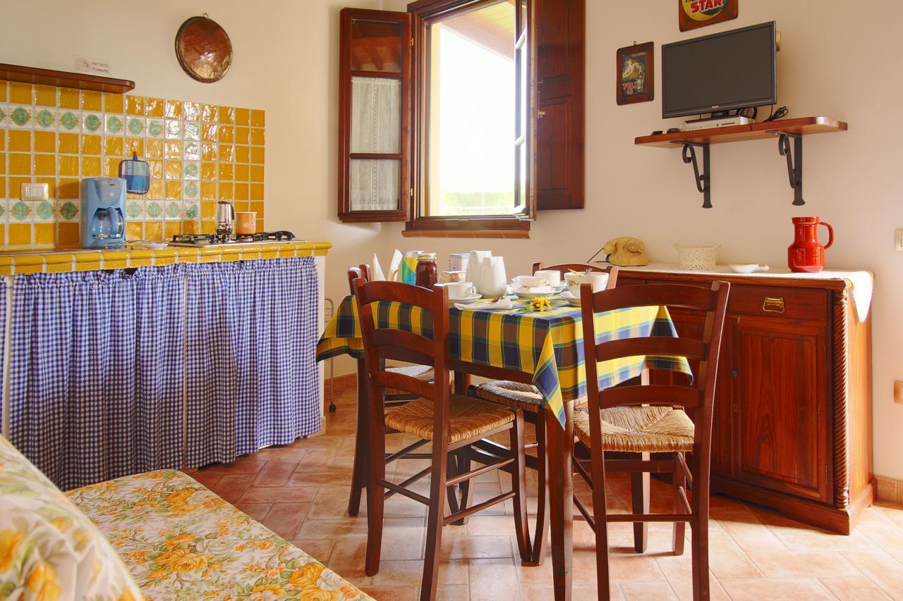Aparthotel Podere Tre Cipressi Campiglia Marittima Exterior foto