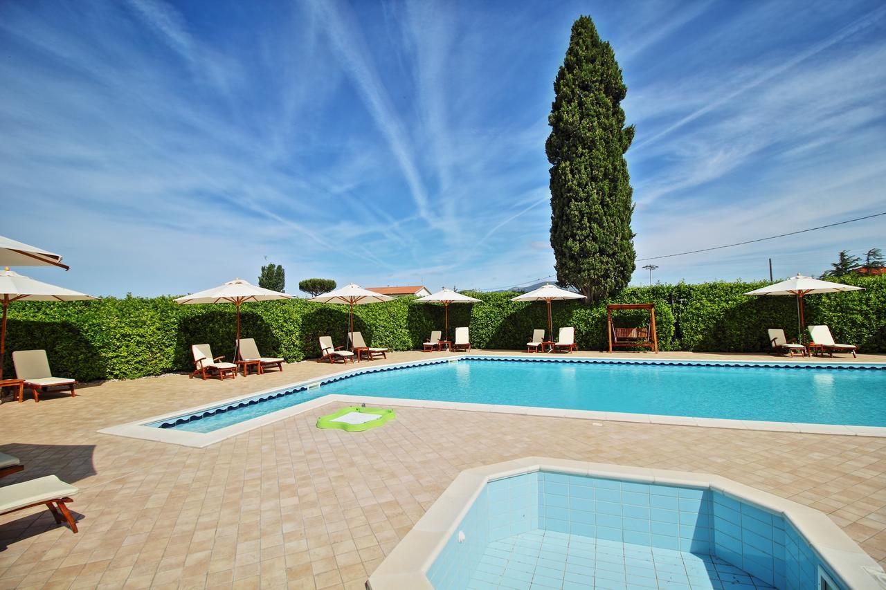 Aparthotel Podere Tre Cipressi Campiglia Marittima Exterior foto